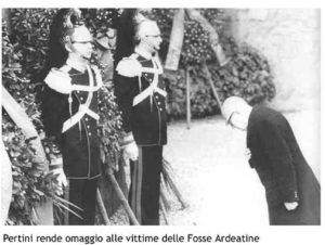 Il Presidente degli italiani 11 - Pertini rende omaggio alle vittime alle Fosse Ardeatine